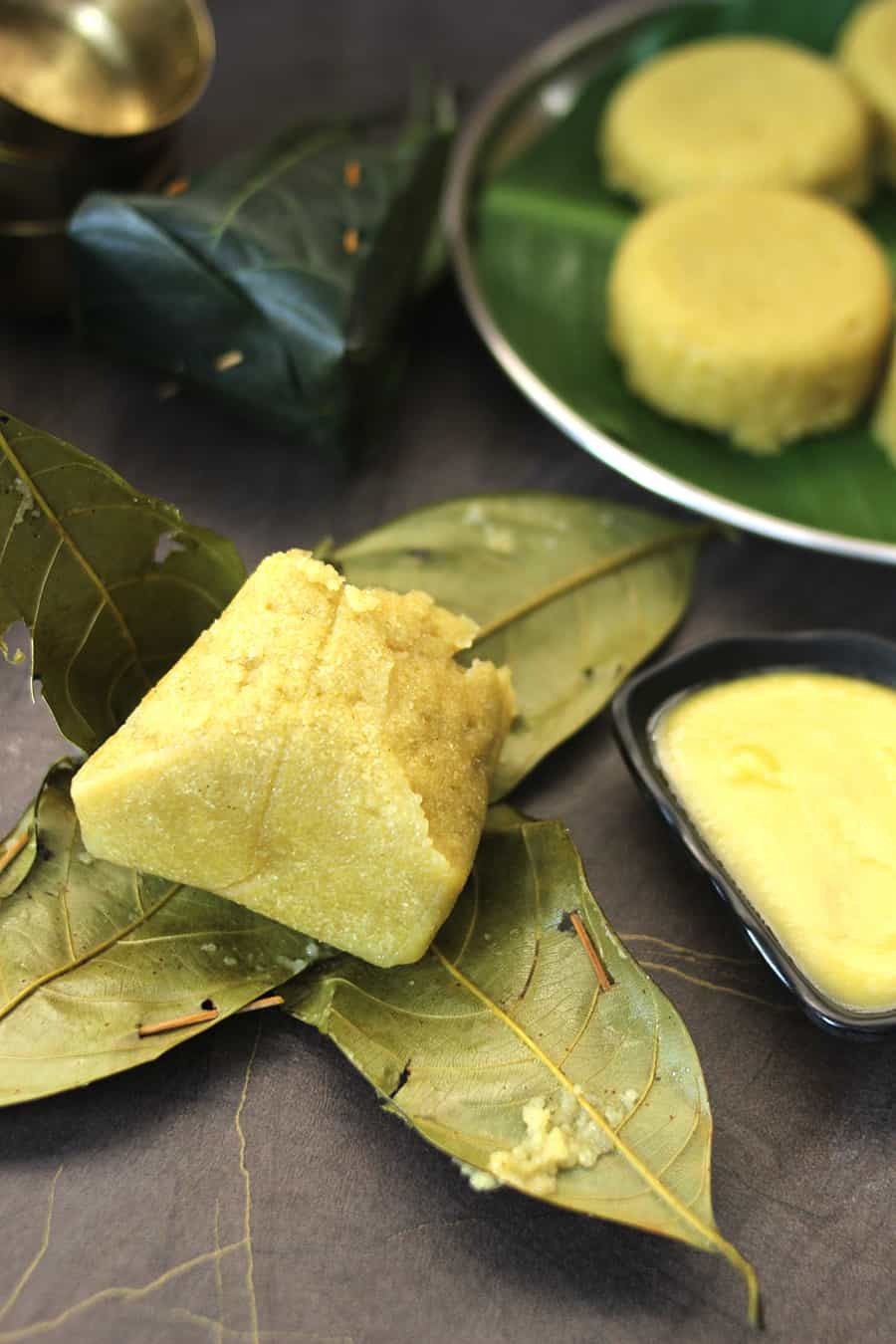 Halasina Kadubu, steamed jackfruit sweet of pulp, rice, coconut and jaggery wrapped in leaves