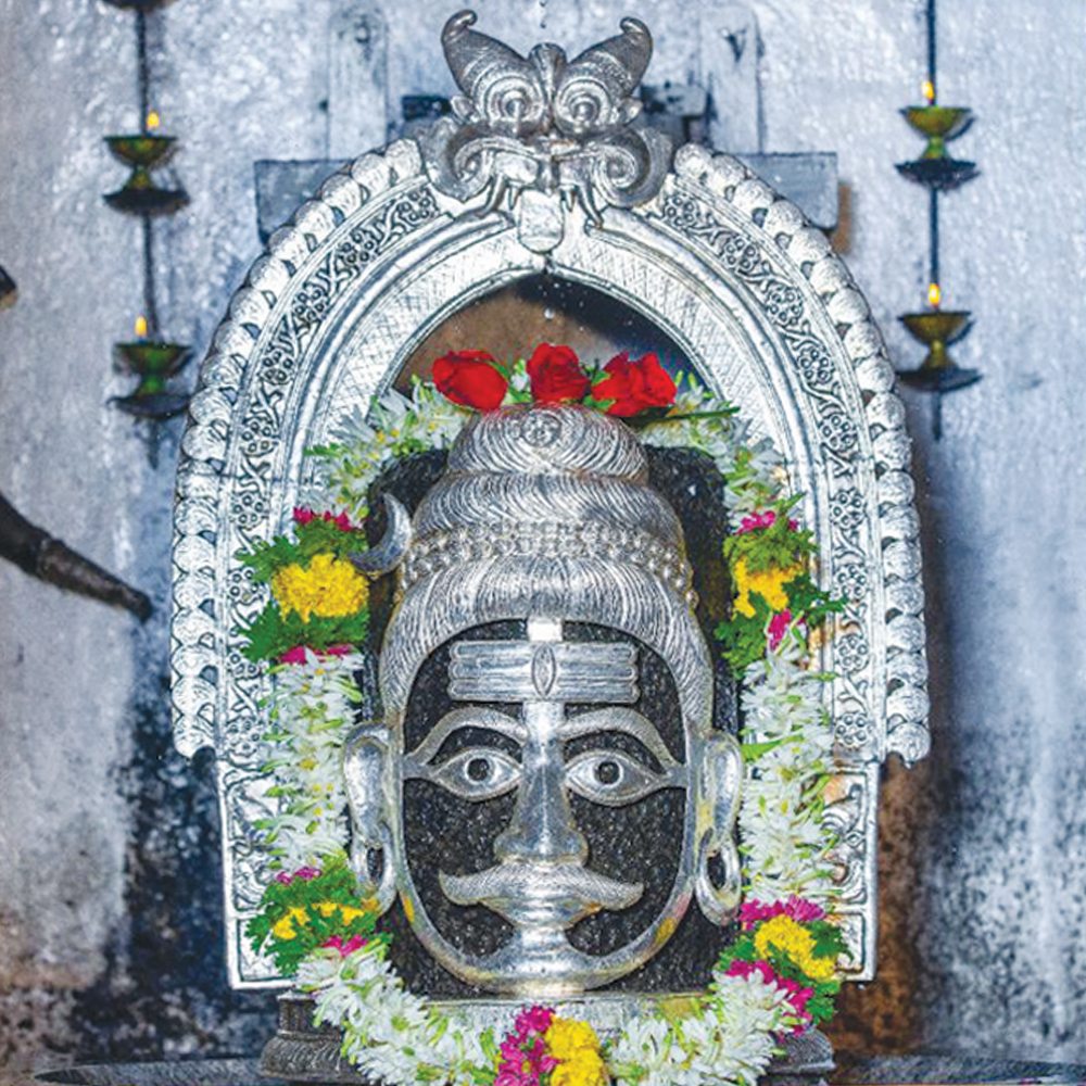 The Kundeshwara linga with its silver face-mask