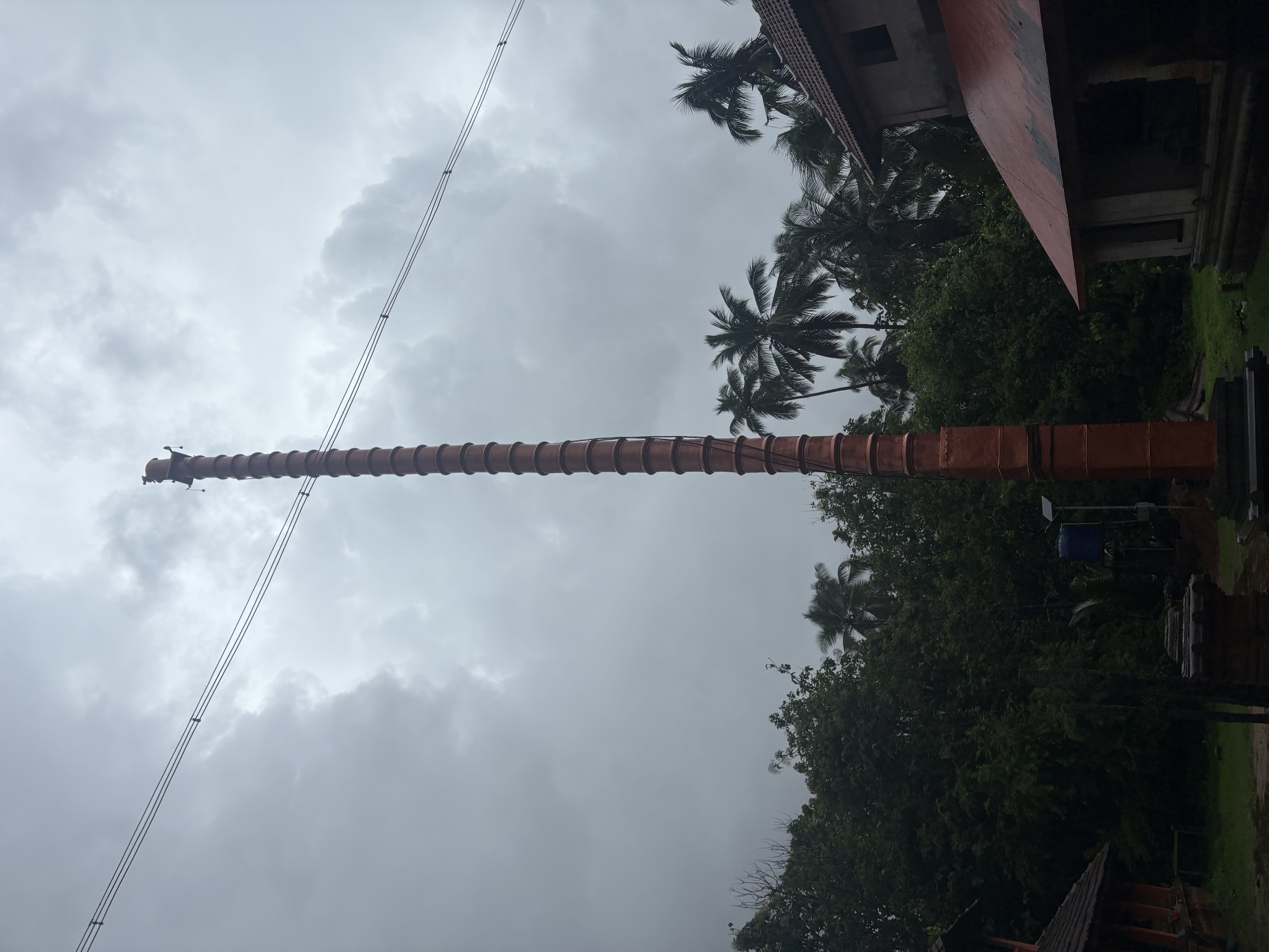 The dhvajastambha flagstaff at Panchalingeshwara temple