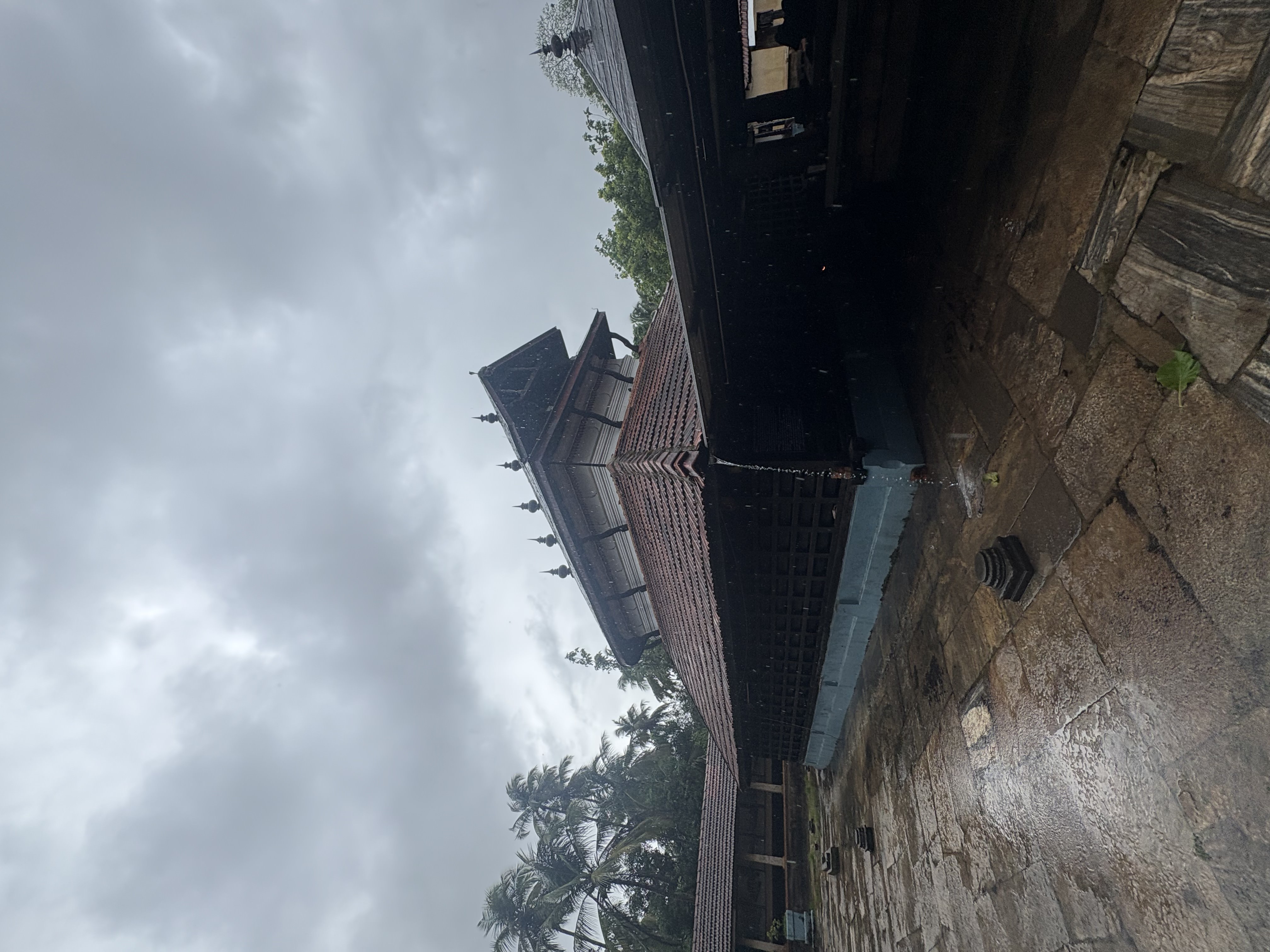 Panchalingeshwara sanctum under its tiled roof